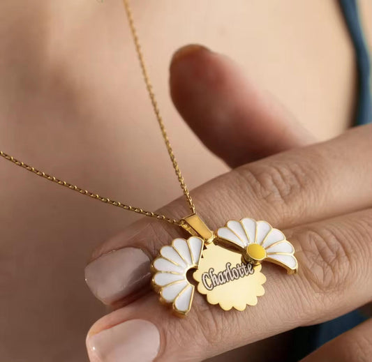 Daisy flower necklace